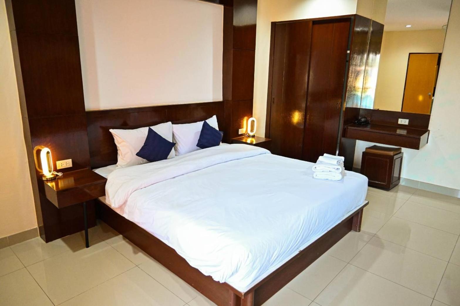 Royal Star Suites Pattaya Exterior photo