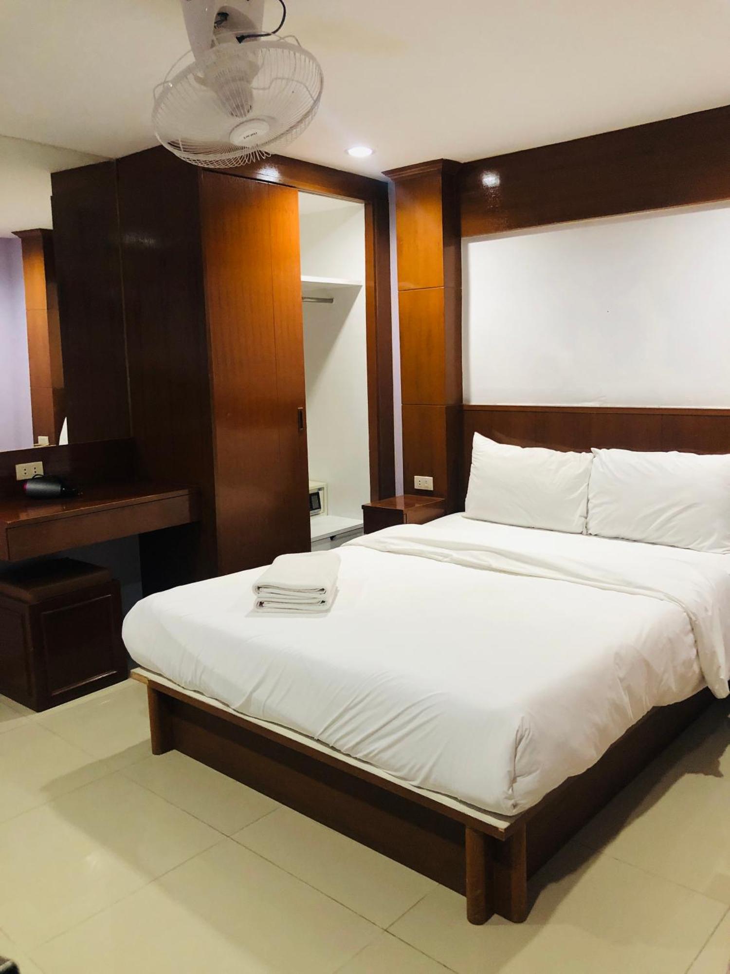 Royal Star Suites Pattaya Exterior photo